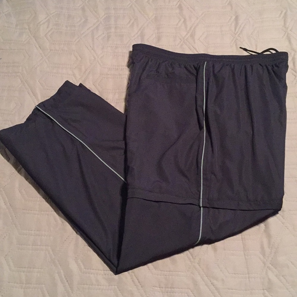 Convertible Jogging pants unzip at the leg size XL